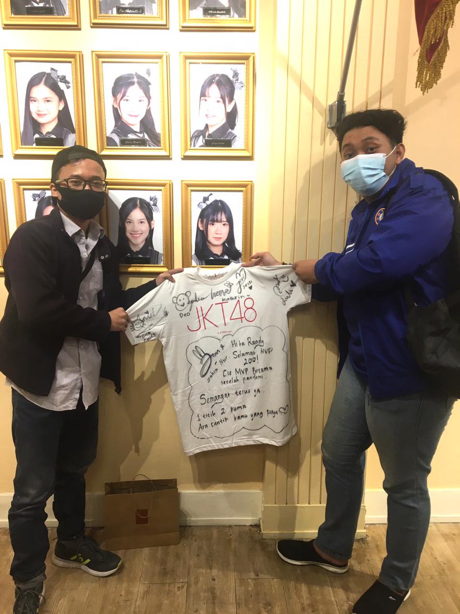 ThisIsLons's tweet photo. Thanks you guys atas Dateng nya di acara MVP 200 gw sama dedek Idung (@N_AraJKT48 ) 🙏🙏🙏

#GadisGadisRemajaJKT48 #200Lons https://t.co/VgfJl9da54