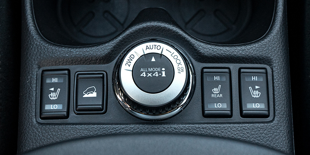 Кнопки обогрева в машине. Int на дворниках. Hi и lo в машине. Hi и lo в машине. Сдвоенный выключатель универсального обогрева сидений.