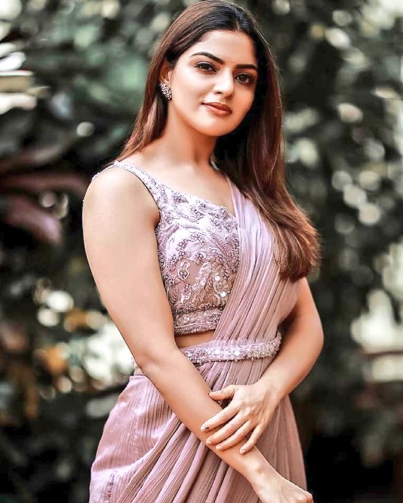 final_frames_'s tweet photo. #NikhilaVimal 📸💥

#FinalFrames #Exclusive 
#ThePriestOnAsianet https://t.co/7mT5N1HAHc