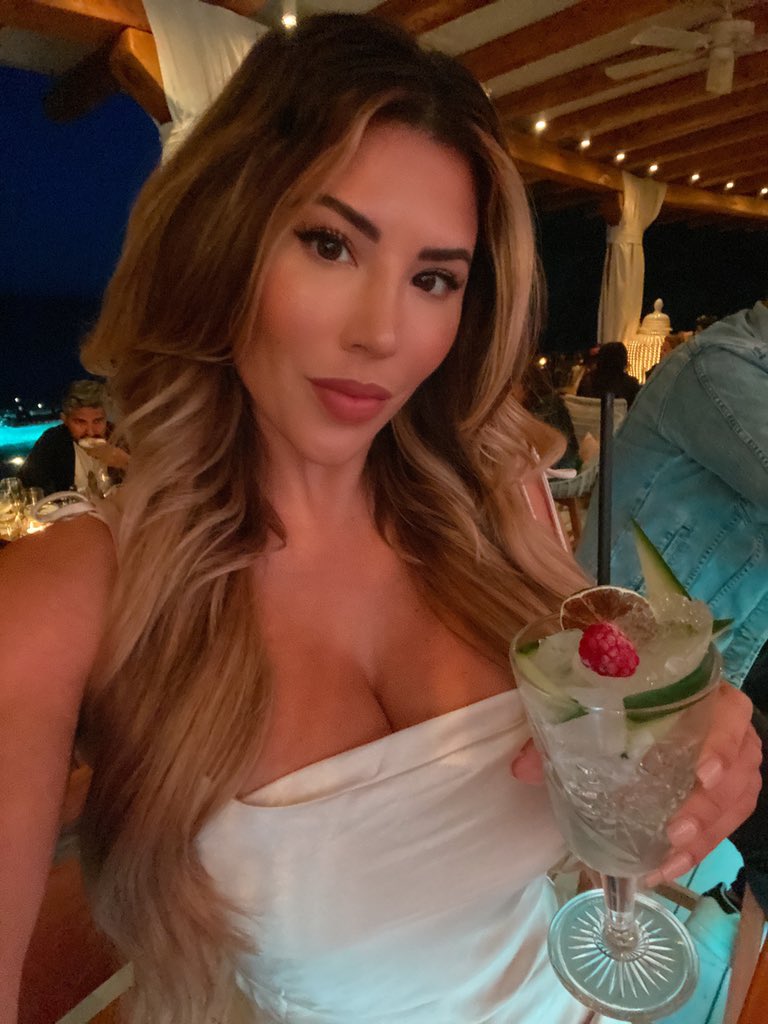 Saturday night cocktails 😛 come visit me on cam tonight 😘
