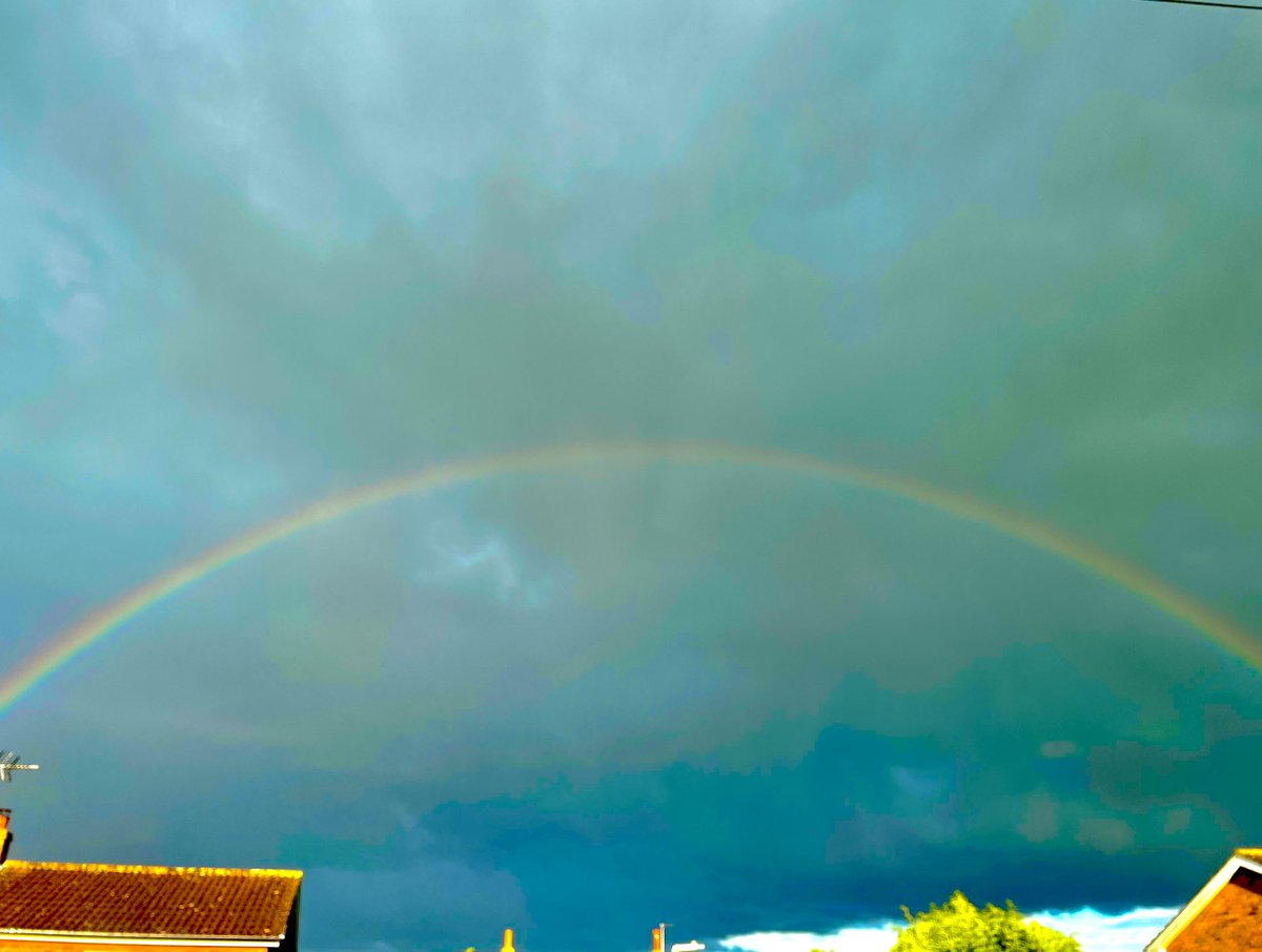 shedseven's tweet photo. Saturday night views from me window. Reminds me of a song we once wrote. PB  🌈 🏃‍♂️ https://t.co/ulDLh8kFW5