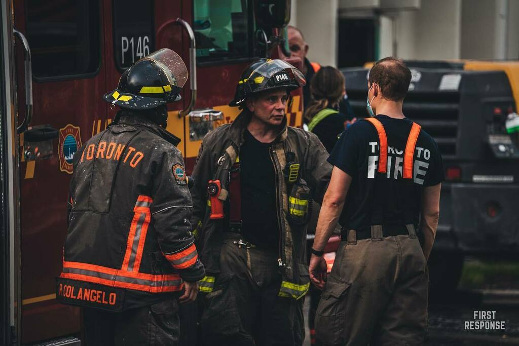 FirstResponseP1's tweet photo. Toronto Fire crews on-scene of a multi-alarm fire in the Mt. Dennis area, yesterday 🔥🇨🇦
•
•
#torontofireservices #tfs #firedepartment #fd #firefighters #firetrucks #smealfireapparatus #districtchief #spartanfireapparatus #engine #platform #fire #structurefire #4alarm #emerge… https://t.co/ZKibslgSBh