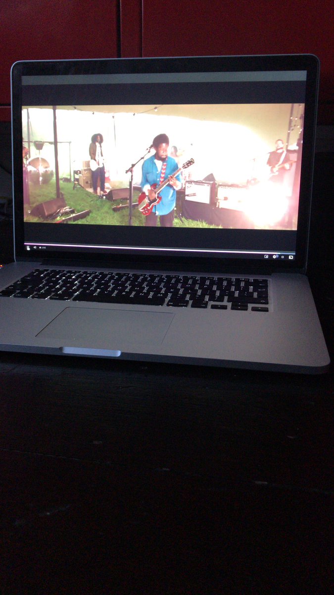 #LiveAtWorthyFarm seems we are one of the fortunate ones who are in the live stream. <a href="/michaelkiwanuka/">Michael Kiwanuka</a> amazing.