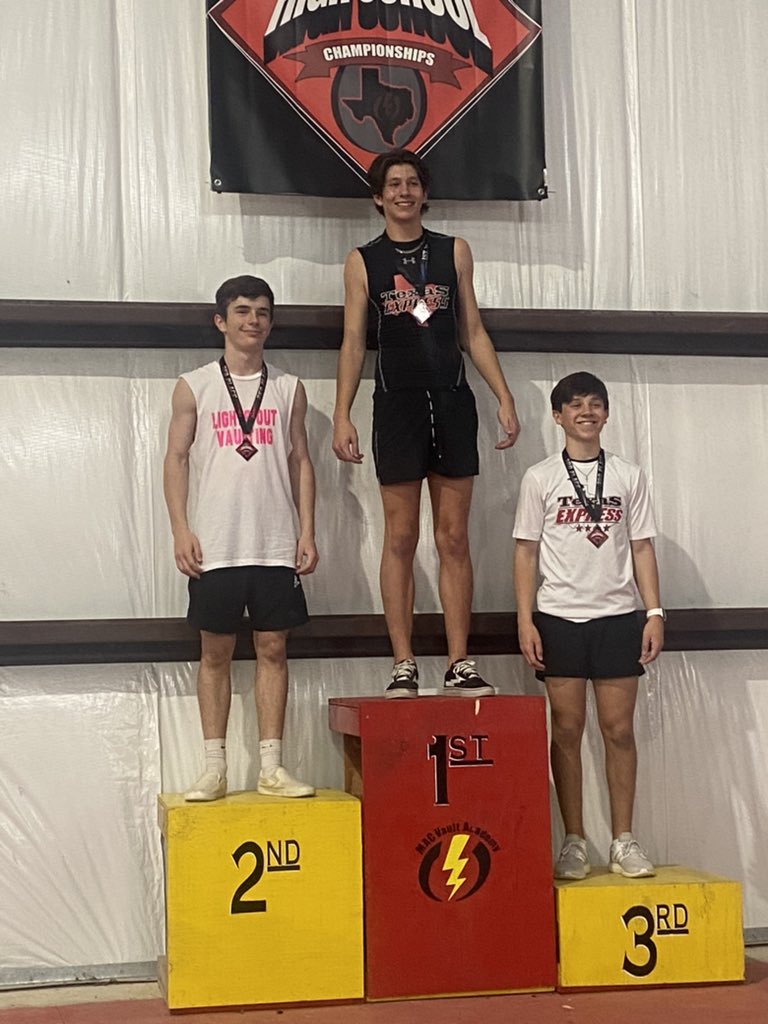 CallieCam_'s tweet photo. Spotlight vaulter of the meet was 2024 @Hunter_Myers20 hitting a new PR of 12’ and taking it to the podium in (Red Division HS boys) 

Keep watching this kid, it’s always a PR party every meet with him.

Great job to everyone that competed today. #VaultlightsOut https://t.co/vZUMs7CuUV