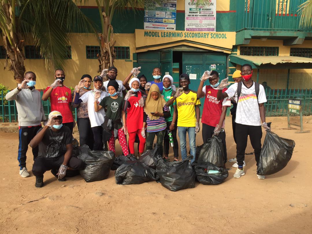 abuploggas's tweet photo. On #WorldBiodiversityDay today, we joined @bfpinitiative in taking our cleanup activities and sensitization campaign to the streets and market in #Zaria.

We are most delighted in preaching what we practice.

#Plogging
#ClimateAction
#GreenSallahCleanup
#WorldBiodiversityDay https://t.co/hJHEXV02B5