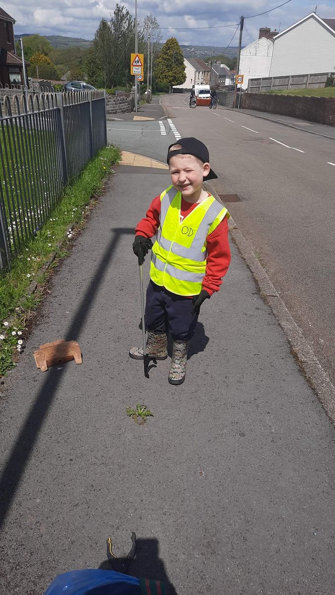 gem_davies88's tweet photo. Owain litter picking in the village, he worked really hard to reach all the litter he could see. He's desperate to make a difference! @YsgolTrimsaran https://t.co/QR1MASBCRY