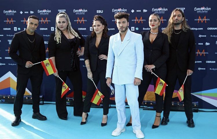 En unos minutos comienza la Final de #Eurovision .
<a href="/BlasCanto/">Blas Cantó</a> representa a España con la canción “Voy a quedarme”. Junto a él estará 
como vocal coach la cantante torrejonera <a href="/IreneAlman/">Irene Alman</a> 
Mucha suerte!! 
#OrgulloTorrejonero
