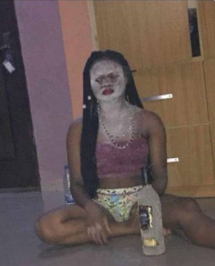 Hauwa_L's tweet photo. I don't know who even asked me to join this oloriburuku witchcraft association.

Salary, they've not paid. Only to be dancing up and down with calabash. https://t.co/ensSsGuL2E