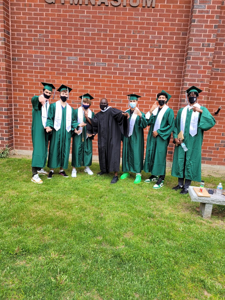 Congrats to the class of 2021. We are so proud of all of you for your hardwork, effort &amp; dedication during this crazy year. We thank your parents for trusting us to help develop you not only to be a better basketball player but an even better young man. Again congratulations
#WF