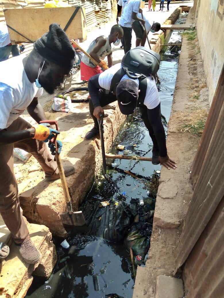 On #WorldBiodiversityDay, our Banjul team with vibrant youths and partners have successfully clean Albion place gutter, as a way of signifying maiden ‘ Be part of the solution and not the pollution!. #ActionOriented 
#ClimateAction
#TheGambia 
#Banjul