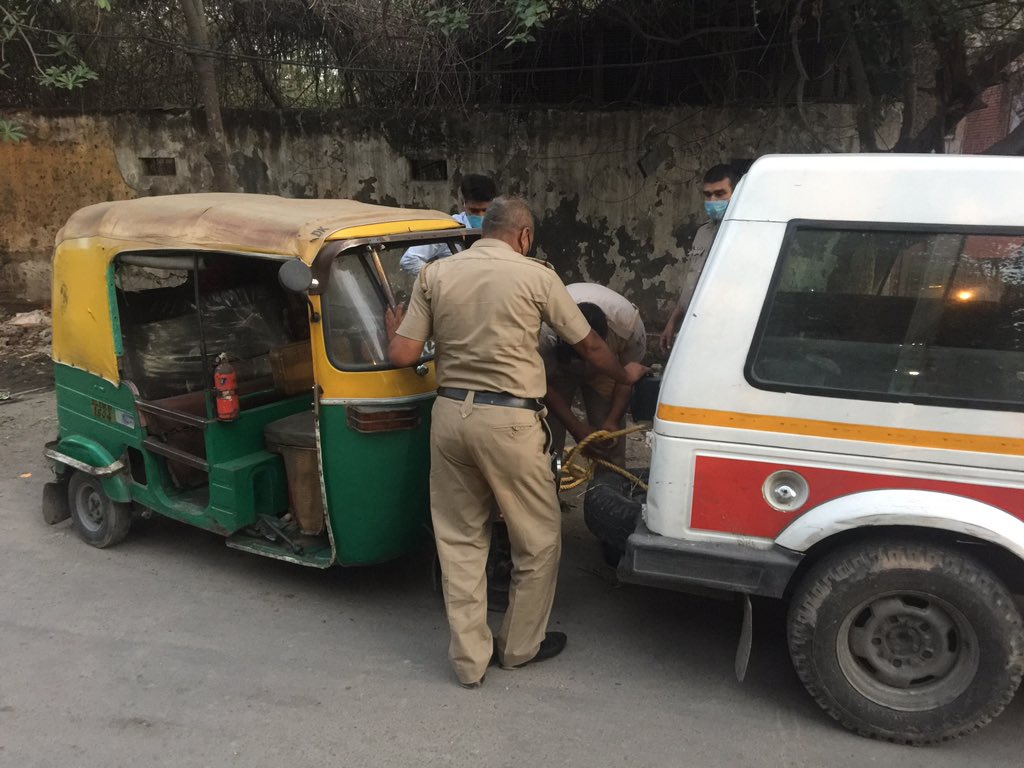 howindie_'s tweet photo. मंडवाली थाने के SHO कश्मीरी लाल जी ने किया मंडवाली से Auto वालों का अतिक्रमण हटाने का काम @MandawaliPolice @CPDelhi @DCPEastDelhi @DelhiPolice #howindie https://t.co/sJVKcThRQb