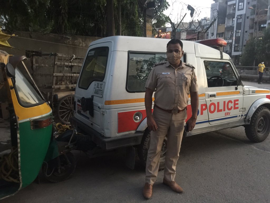 howindie_'s tweet photo. मंडवाली थाने के SHO कश्मीरी लाल जी ने किया मंडवाली से Auto वालों का अतिक्रमण हटाने का काम @MandawaliPolice @CPDelhi @DCPEastDelhi @DelhiPolice #howindie https://t.co/sJVKcThRQb