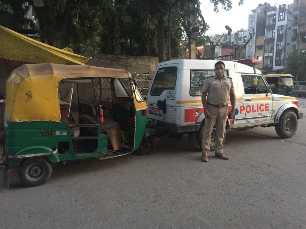 howindie_'s tweet photo. मंडवाली थाने के SHO कश्मीरी लाल जी ने किया मंडवाली से Auto वालों का अतिक्रमण हटाने का काम @MandawaliPolice @CPDelhi @DCPEastDelhi @DelhiPolice #howindie https://t.co/sJVKcThRQb