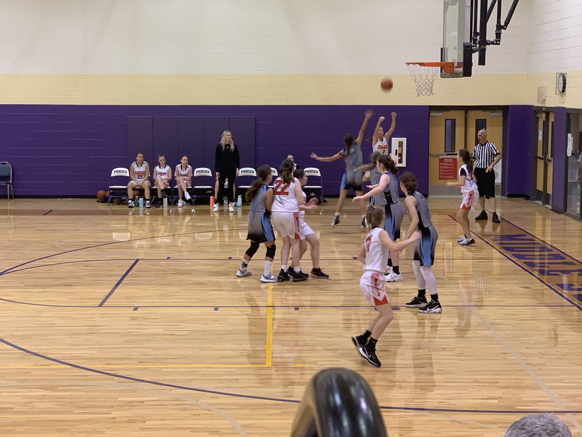 petehunt_13's tweet photo. Lady Hawks putting in work during their club season. The future is bright! @HenryHawksLISD @LadyRangerBball https://t.co/STkEIpa6xI