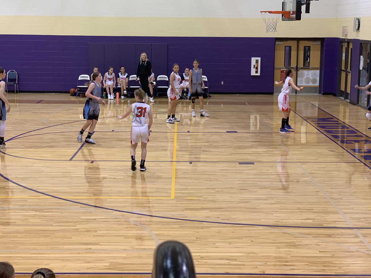 petehunt_13's tweet photo. Lady Hawks putting in work during their club season. The future is bright! @HenryHawksLISD @LadyRangerBball https://t.co/STkEIpa6xI