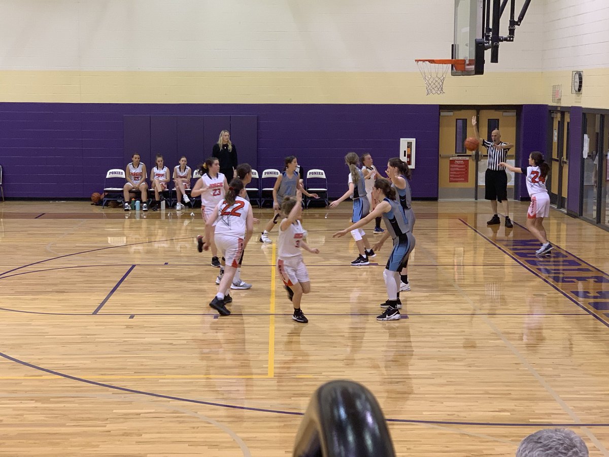petehunt_13's tweet photo. Lady Hawks putting in work during their club season. The future is bright! @HenryHawksLISD @LadyRangerBball https://t.co/STkEIpa6xI