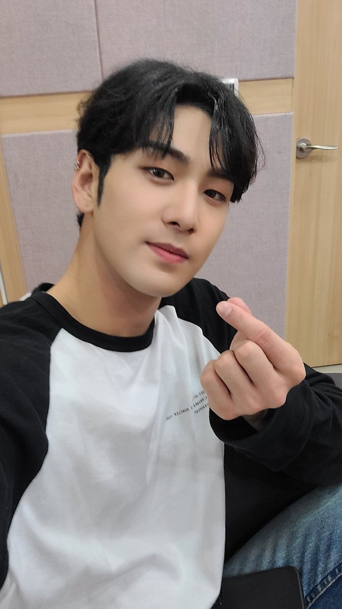 monthlyBH's tweet photo. 2021. 5월호 | 210522 

[신스웨이브] ☀️강하람과 함께 찾아온 태양의 노래☀️ 

📱TW https://t.co/6gdVjIuRdD 

#백호 #BAEKHO #강동호 #NUEST #뉴이스트 https://t.co/pI07ulj4K2