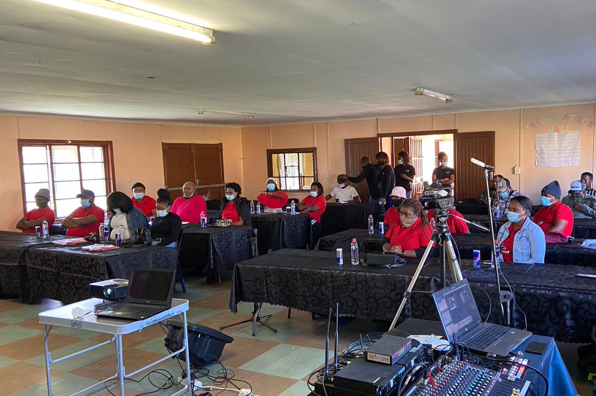 queendom_media's tweet photo. Western Cape is still under session. Thanks to everyone who came through, together we can make it work. #SistasInArts #CreativeExpo2021 #Nacfunded for more info follow @queendom_media &amp; @btpasa 🙏🇿🇦 https://t.co/l7tZTlWR2l