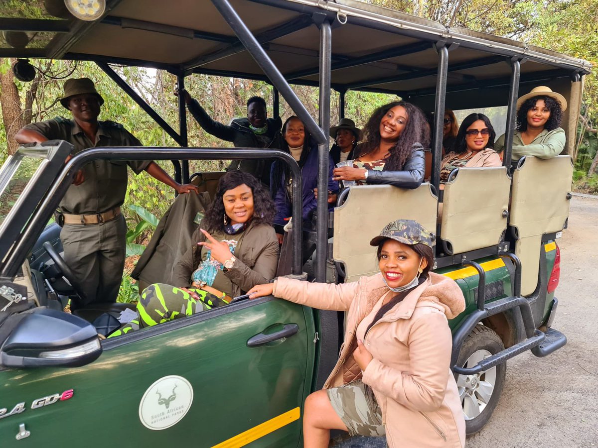SefapaneLodge's tweet photo. This is how we continue our evening with our night drive at Kruger National Park 😊 there’s no dull moment when you book to stay with Sefapane Lodge and Safaris. Ladies are departing for a Sunset Drive❤️
#sefapanemagic #sefapanelodge #shotleft #sistercation @BESTYTRAVEL1 https://t.co/mZheemSSn8