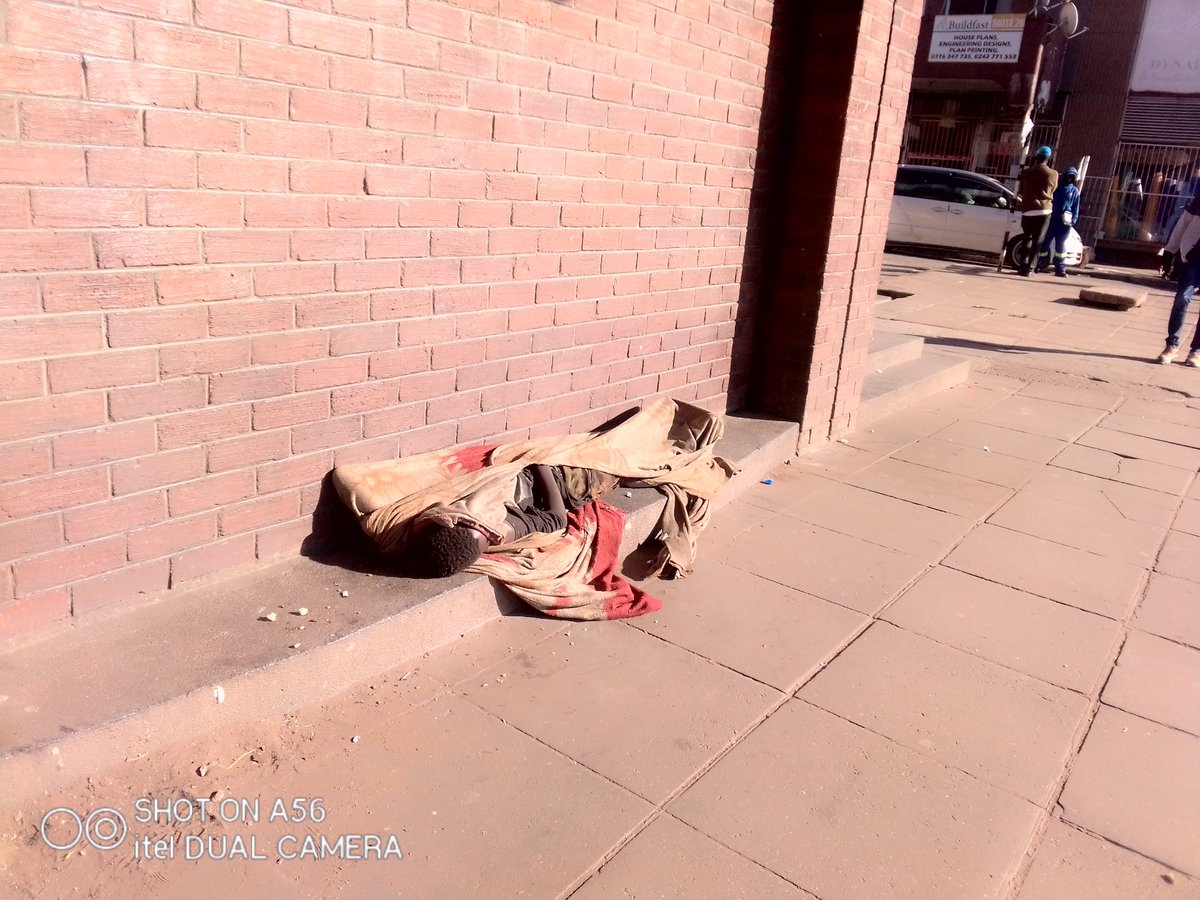 LMunoti's tweet photo. Streetkids lacks, security,protection,hope and continue to face a deep rooted negative stigma about homelessness.Number of streetkids continues to grow dramatically.More action is necessary!! @MurembaAshley  @HCYF2 @StarfmZimbabwe @ChildSpace1 @UNICEFZIMBABWE @YouthForumZimba https://t.co/A0YliEArkW