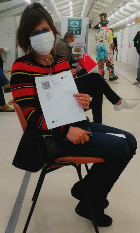 SandraCoecke's tweet photo. Thank you @vonderleyen @RegLombardia et al.
Just received my #monodose #Covid19 #vaccin from @jnjnews @JanssenGlobal the company i worked for @Belgium #beerse before joining the @EU_Commission for our #Europeanproject at @EU_ScienceHub as a #STEM #INVITRO #METHOD #scientist https://t.co/mu3GdwIhRr