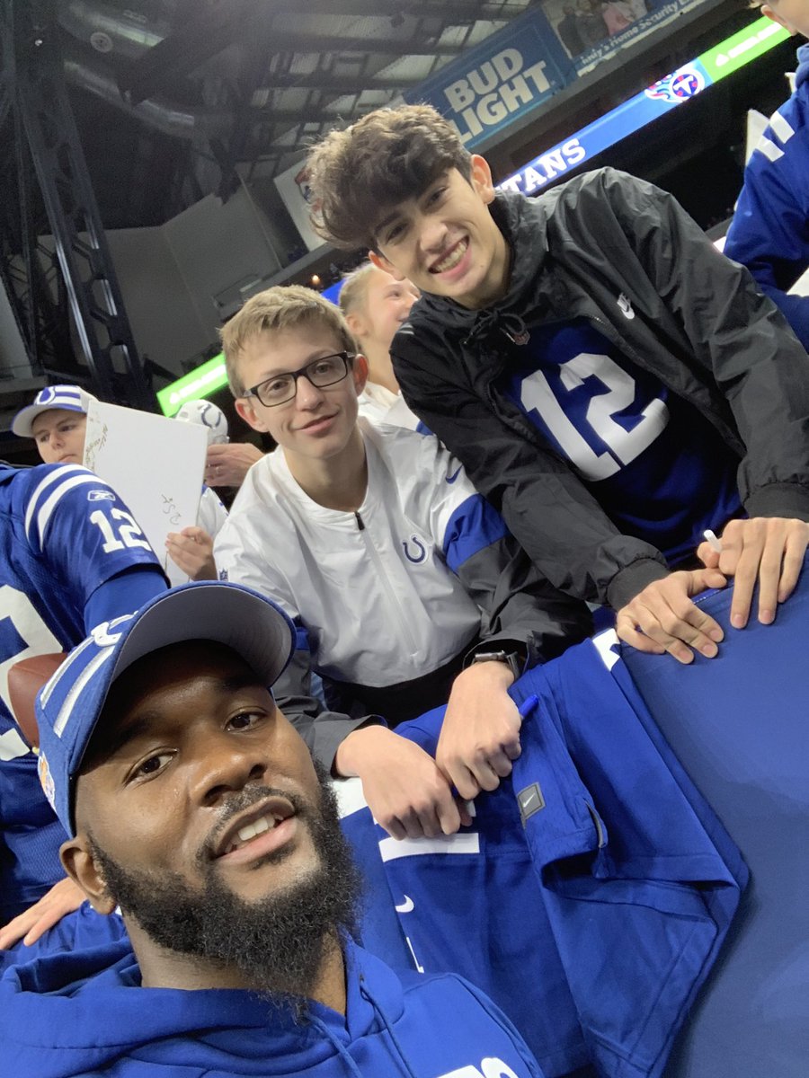 AustinM162's tweet photo. This school year kinda sucked... a lot. @dsleon45 and @KennyKennyMoe3 would make my year if they pulled up to the graduation party though https://t.co/WchoQp5PvD