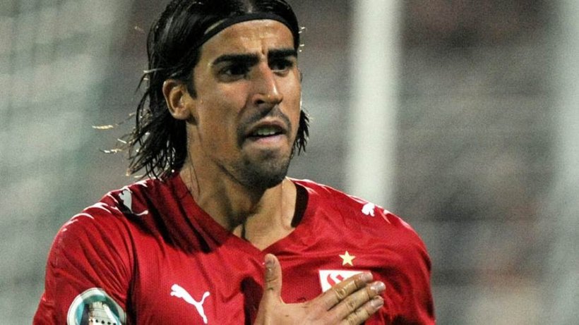 schwaebele90's tweet photo. Danke, @SamiKhedira
Für die Jahre im Brustring, für die Jahre im DFB-Trikot, für die Jahre auf dem Platz.
Danke, dass du nie zu den Bayern bist.
#SamiKhedira #VfB #Immer0711 https://t.co/iguE9us7qw