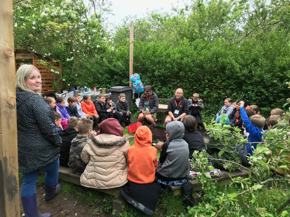 foley_park's tweet photo. Many thanks to Adam &amp; Ollie, our local rangers. They came to take a look at our new resident newts, give advice and take questions from Y4. Really exciting to see such life in the pond, alongside frogs and lots of insects. #greendreams https://t.co/fwXSr1g89x