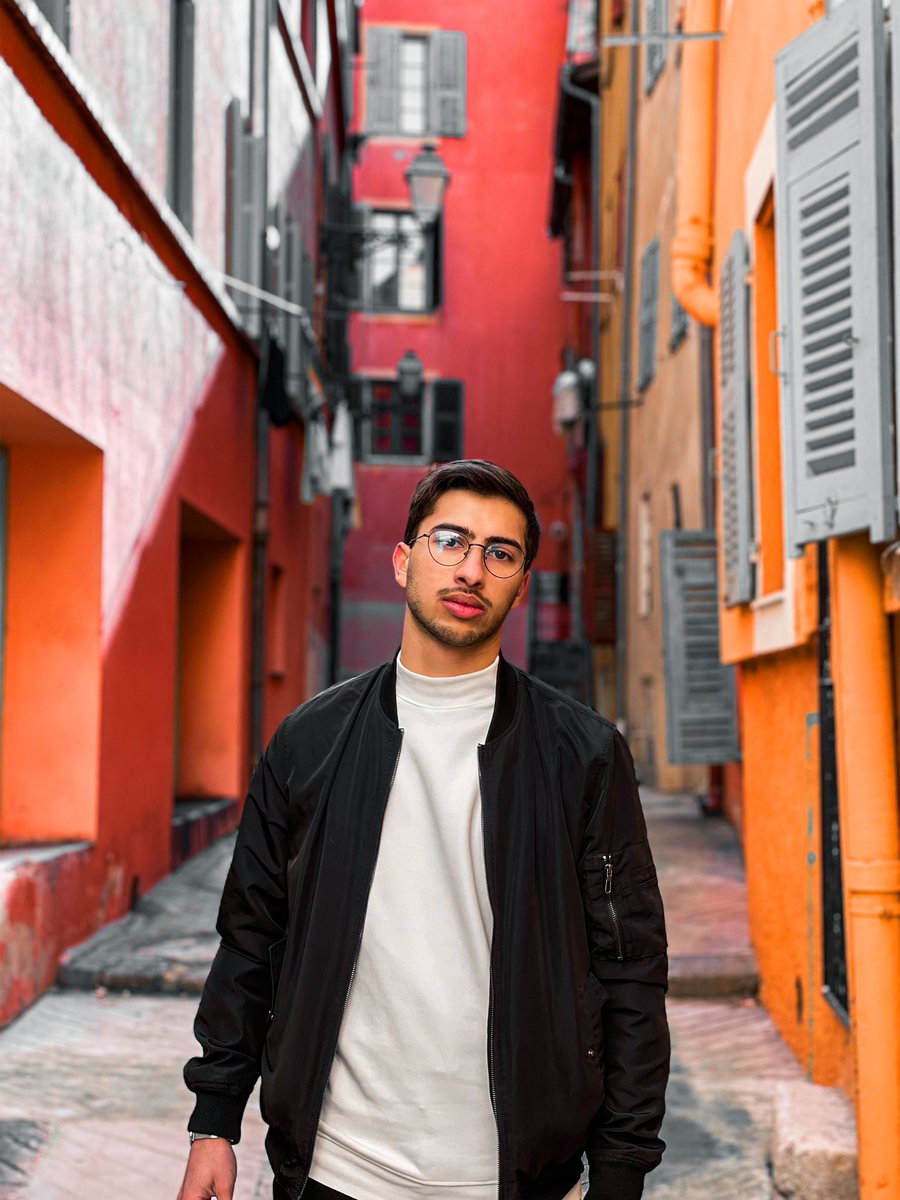 I’am THYMAZ.
Debut release « Lonely » 🥀 
Stay tuned !