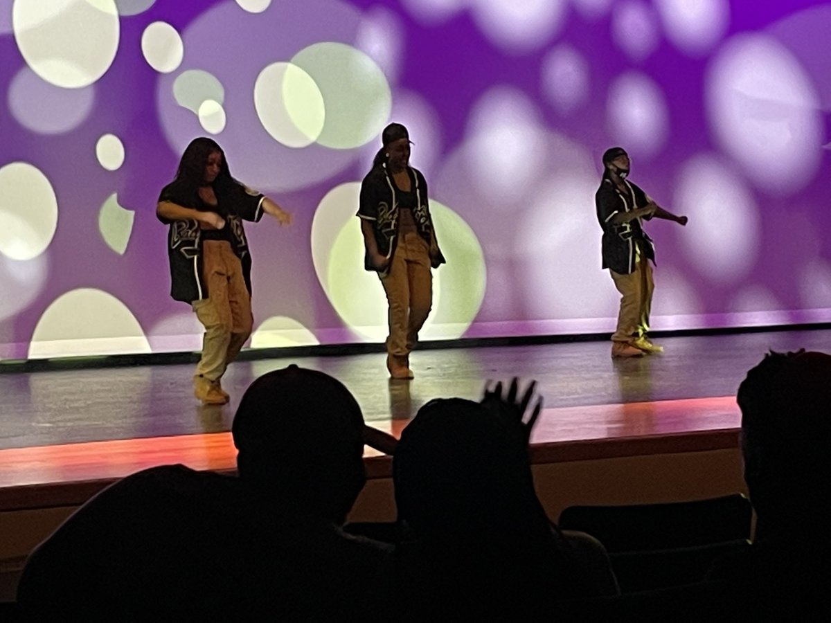 _PrincipalCal's tweet photo. @MarshallMystics @MHS_Buffs @ArtsTmhs @FortBendISD the kids showed what it means to be a buff last night. I’m so proud of all the students who participated. 〽️Block 4 life!!!! https://t.co/7J2itqNg0V