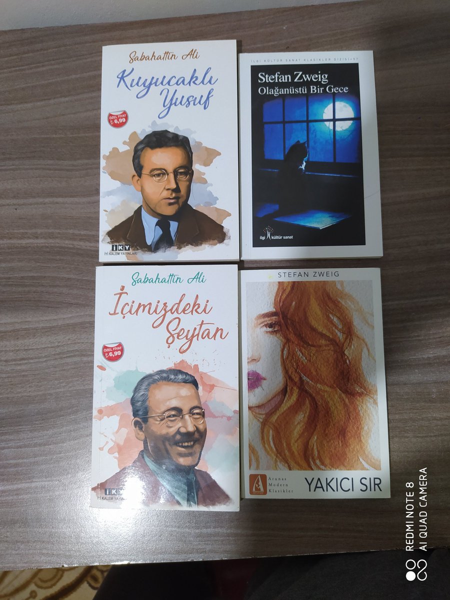 3.Çekilişimiz
2 kişiye dört kitap 
1.sine ilk fotoğraftakiler 
2.sine ikinci foğraftakiler.
Şartlar tekrar aynı;
Takip edip paylaşmanız (RT) yeterli
 Not; Kargo parası bize ait.
#cekilis #cekilisvar başarılar🙏🙏