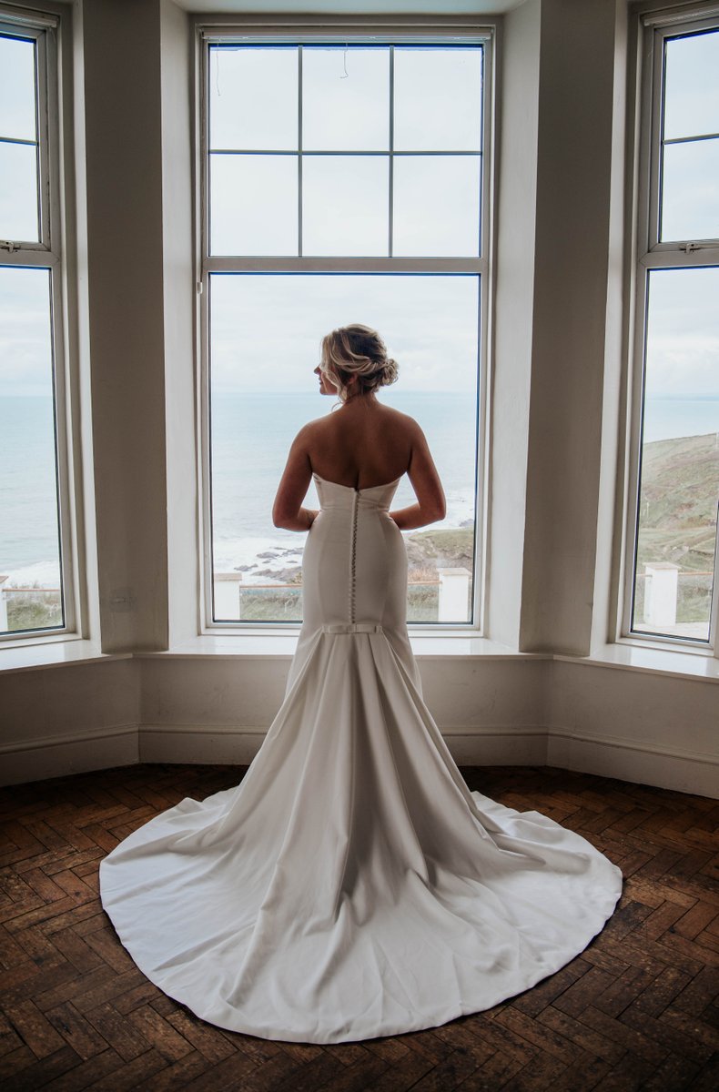Make it a day to remember with a romantic wedding overlooking the bay.
#Polurrianweddings #weddingvenue
