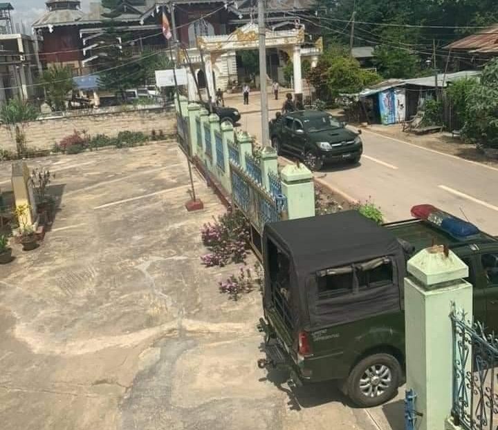 MilkTeaMM_MTAM's tweet photo. Junta terrorists have invaded monasteries in #Loikaw and are campaigning not to help the KNPP (Karenni National Progressive Party) and PDF (People's Defense Force), locals said. They are warning the monasteries as KNPP/ PDF and they intensify fighting in #Demoso.
#May22Coup https://t.co/d5ocZiYVwh