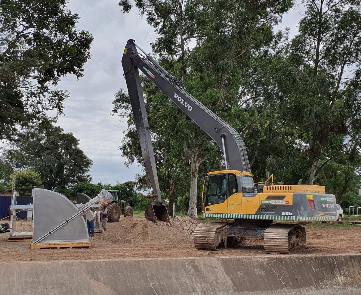 Instalando compuertas autónomas de riego #flumegate 
irrigate.com.ar 
#rubiconwater