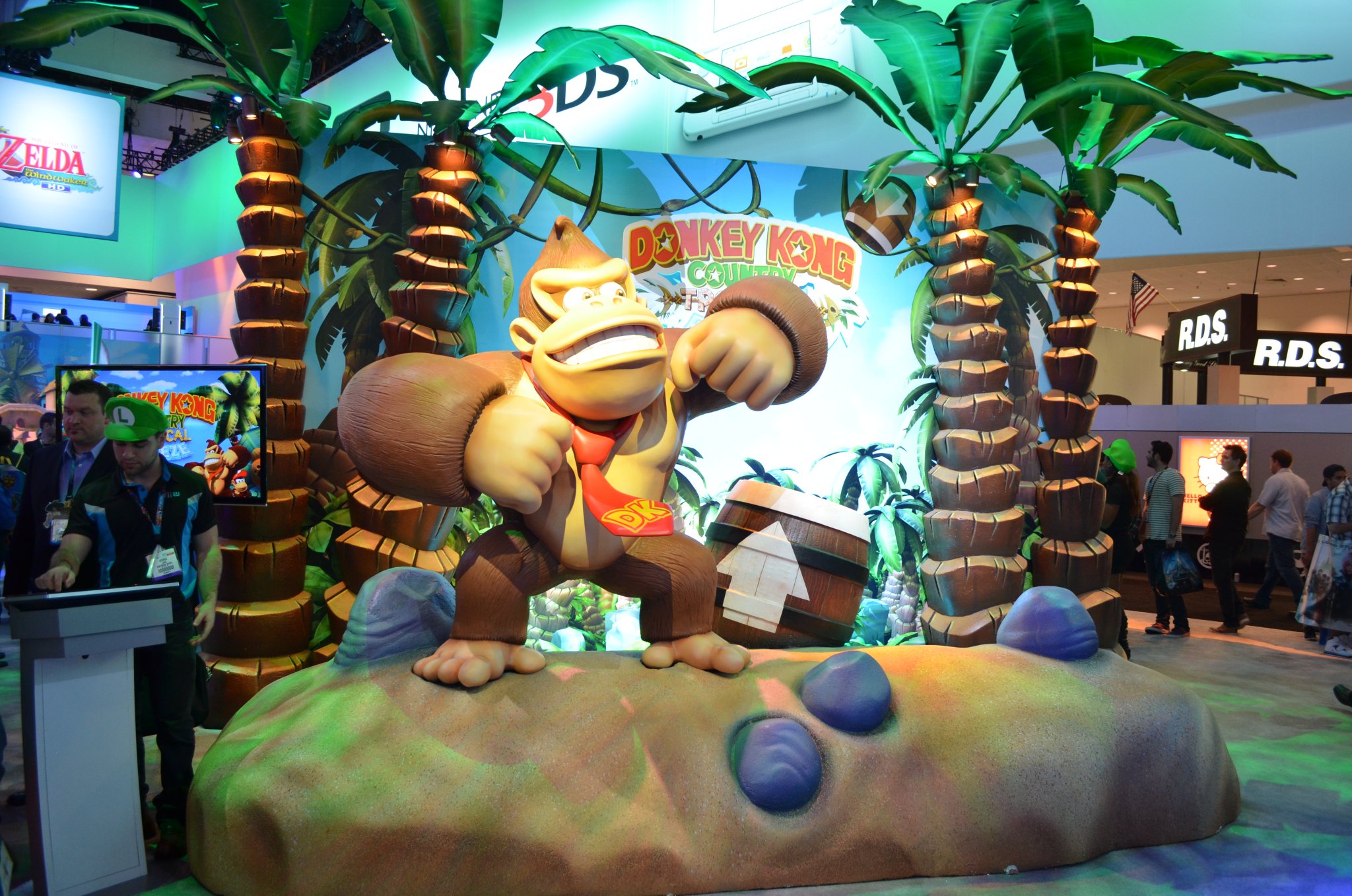 VideoGameArt&Tidbits on Twitter "The complete story of the Donkey Kong statue at Nintendo NY a