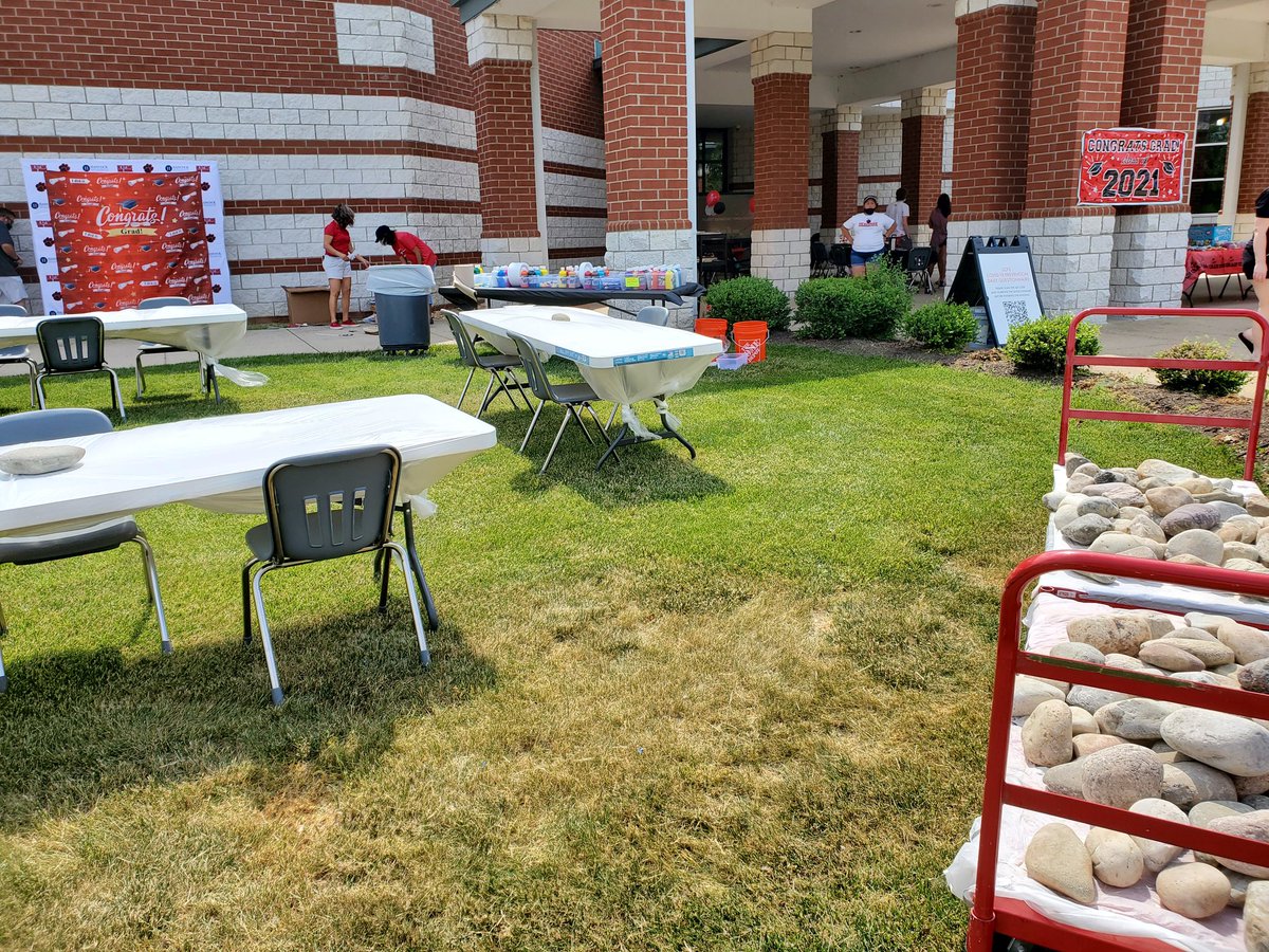 RoarPride's tweet photo. Getting ready for the #classof2021reunion @RoarPride ! #wearethepride #thisclassrocks #togetheragain https://t.co/IHSrJcgLkG