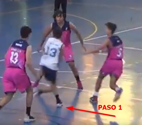 carlosbm80's tweet photo. @Papacimbis1 Pasos correctamente sancionados. Hasta que no se ve a cámara lenta no son apreciables. Yo de primeras también pensé que era legal y me equivoqué. https://t.co/T80dI5UJ9h