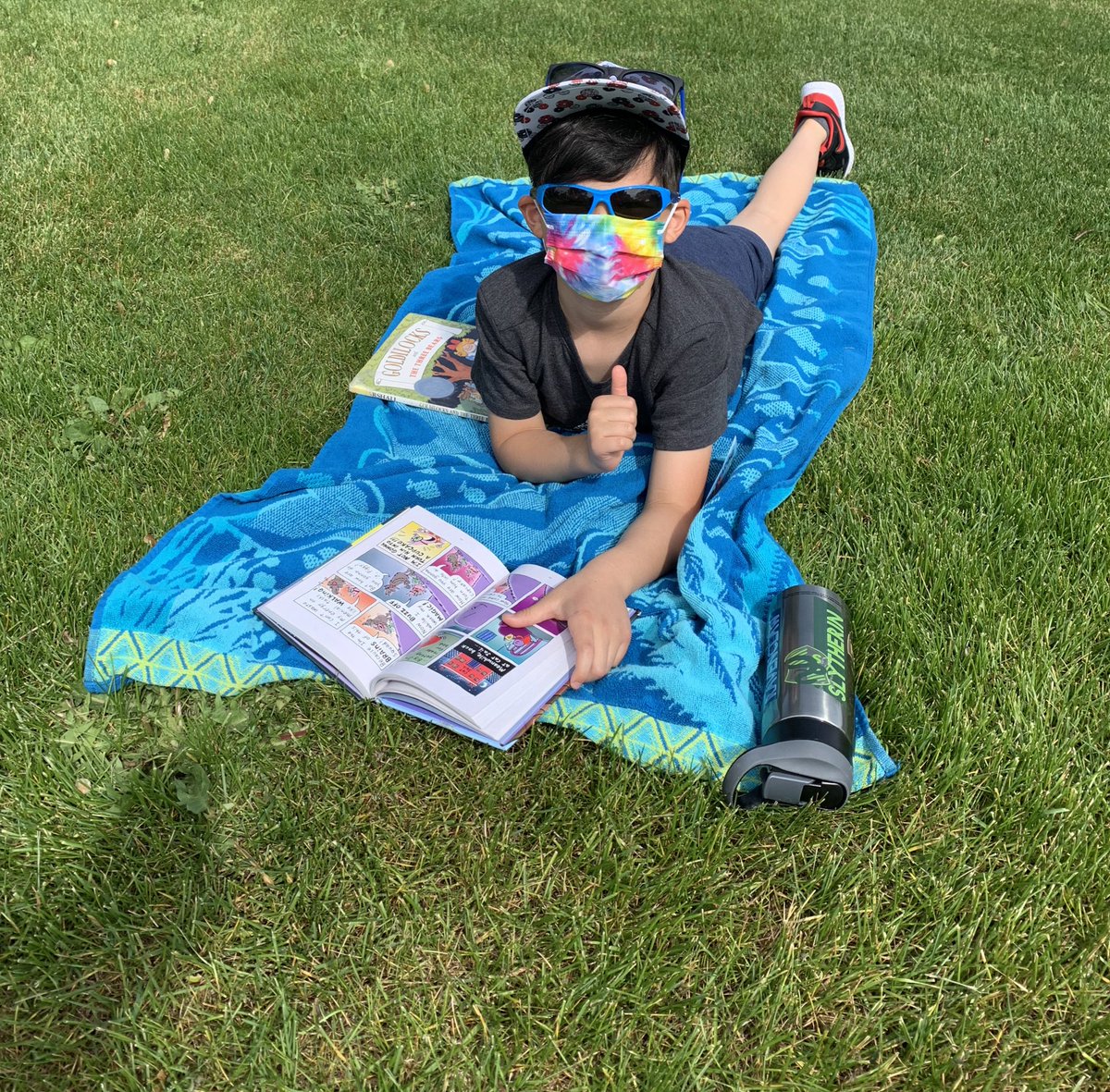 What a perfect day to “Relax and Read” outside!📚😎☀️ #WBPandas #WeAreD34