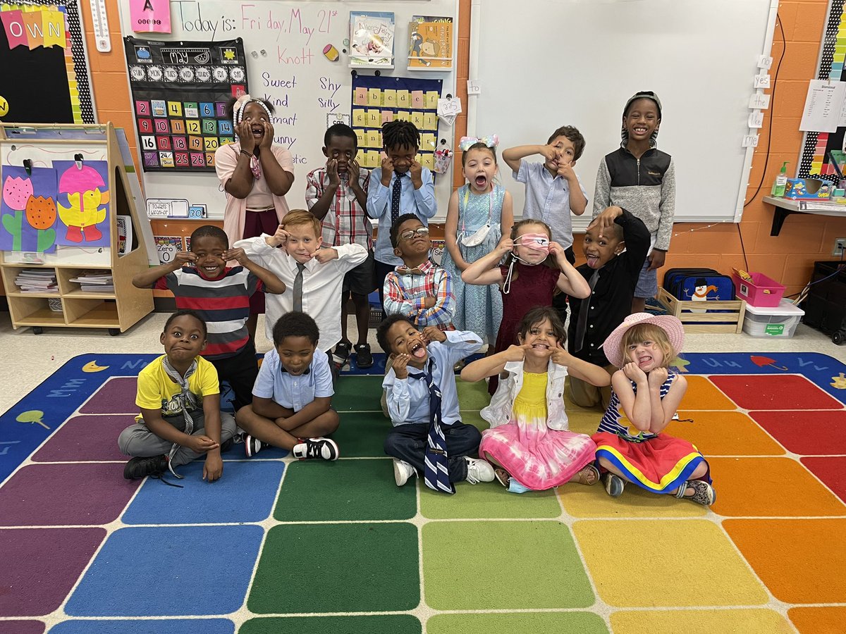MsKnottEBE's tweet photo. I love them. 💖 @BattleElem 

#Fancylunch #EBELionPRIDE https://t.co/nQsY1jl0Ke