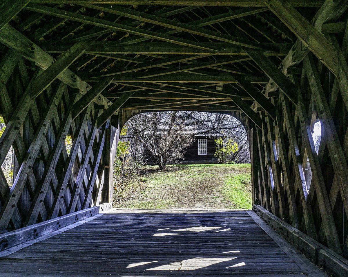 vtcoveredbridge's tweet image. Bridge of the Day: the Baltimore bridge in Springfield. Milton Graton restored and moved the bridge to its present location in 1970. Together with the school they form the Eureka Schoolhouse Park.
#vtcbsinayear #springfieldvt #vermontscoveredbridges #vermontcoveredbridgesociety