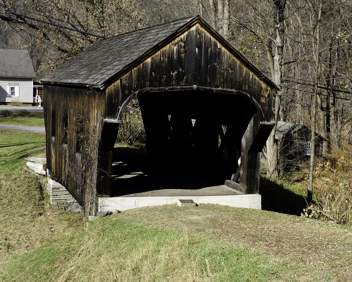 vtcoveredbridge's tweet image. Bridge of the Day: the Baltimore bridge in Springfield. Milton Graton restored and moved the bridge to its present location in 1970. Together with the school they form the Eureka Schoolhouse Park.
#vtcbsinayear #springfieldvt #vermontscoveredbridges #vermontcoveredbridgesociety