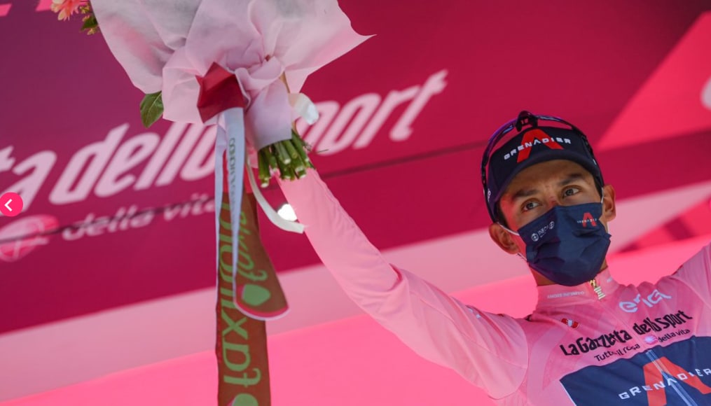 🇨🇴 ¡Grande Egan Bernal! 💪🏻
Sigue guardando la Maglia Rosa en la etapa 14, una de las etapas claves del #GirodeItalia
@Eganbernal y su @INEOSTEAMUK dan una gran carrera despertando los corazones de los colombianos con un espectacular ataque en el último kilómetro