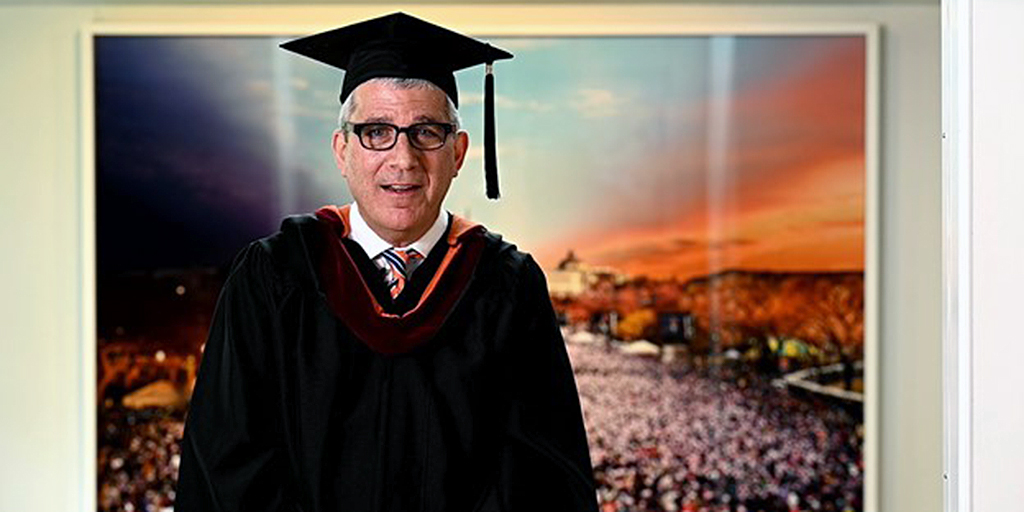 NewhouseSU's tweet photo. Acclaimed photographer and @NewhouseVIS alumnus @swilkesphoto delivers the keynote address: “I love this school. By the day I graduated I already bled Orange. Still do and I always will!” #NewhouseConvocation #SUGrad21 #GoOrange https://t.co/w79xfDVAGG