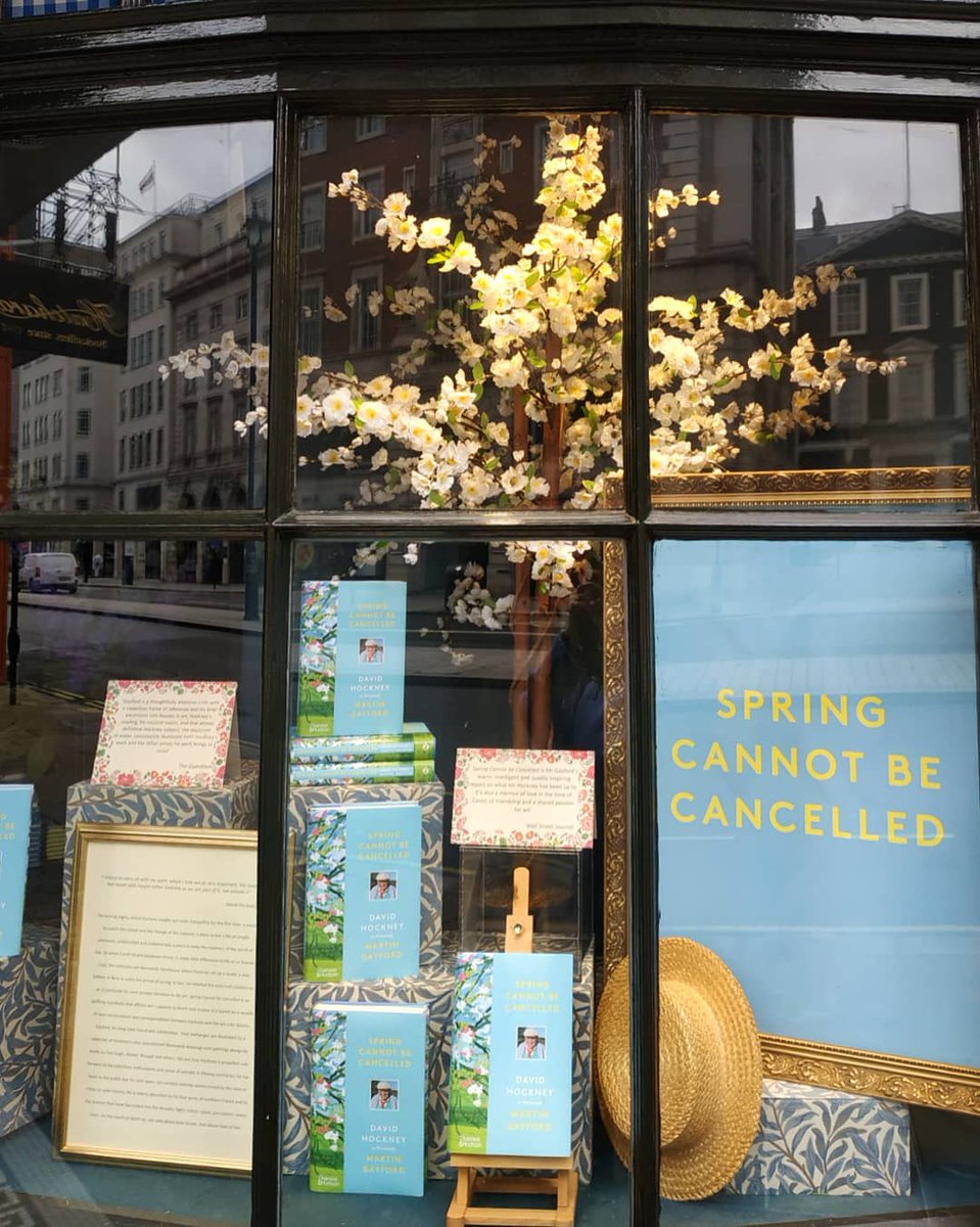 Hatchards's tweet photo. For the opening of the long-awaited David Hockney exhibition at the @royalacademy, our visual merchandiser Clare created this fantastic window display for Spring Cannot Be Cancelled by @MartinGayford and David Hockney.
#springcannotbecancelled https://t.co/qX9nLqe59a