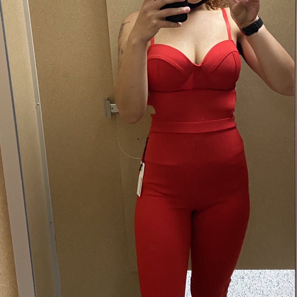 ednosnigga's tweet photo. be honest: on a scale of 1-10, how fat/ridiculous do i look in this? excuse the underwear lines lmao i didn’t know i was going to be trying on clothes

on the plus side, it’s a small and it’s skin tight and i’ve never fit into skin tight small things before. i’m 5’9 and 142-ish. https://t.co/Z4MJ7r394t