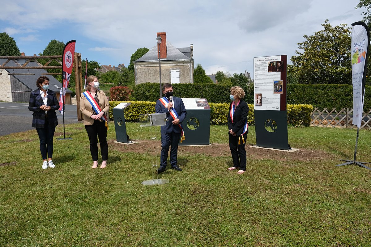 baugeenanjou's tweet photo. #beahistoire #commemoration #1421. Premier temps fort de ce samedi, la commémoration officielle du 600e anniversaire de la bataille du Vieil-Baugé. A cette occasion, trois stèles, retraçant l'histoire de cette victoire Franco-Ecossaise contre les Anglais, ont été dévoilées. https://t.co/6sbbxAmORb