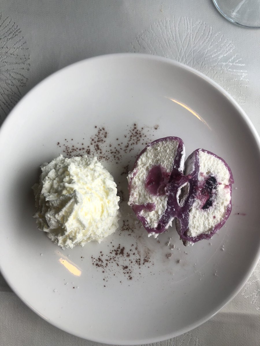 lil_rosita_'s tweet photo. I ate at a japanese restaurant and had mochi for dessert🥢 Cheesecake mochi/Matcha mochi with whipped cream on the side
#mochi #japanese #dessert #matcha #teamatcha #green #cheesecake #strawberry #pink #purple #white #whippedcream #sweet #tasty #delicious https://t.co/YZN9H6F28L