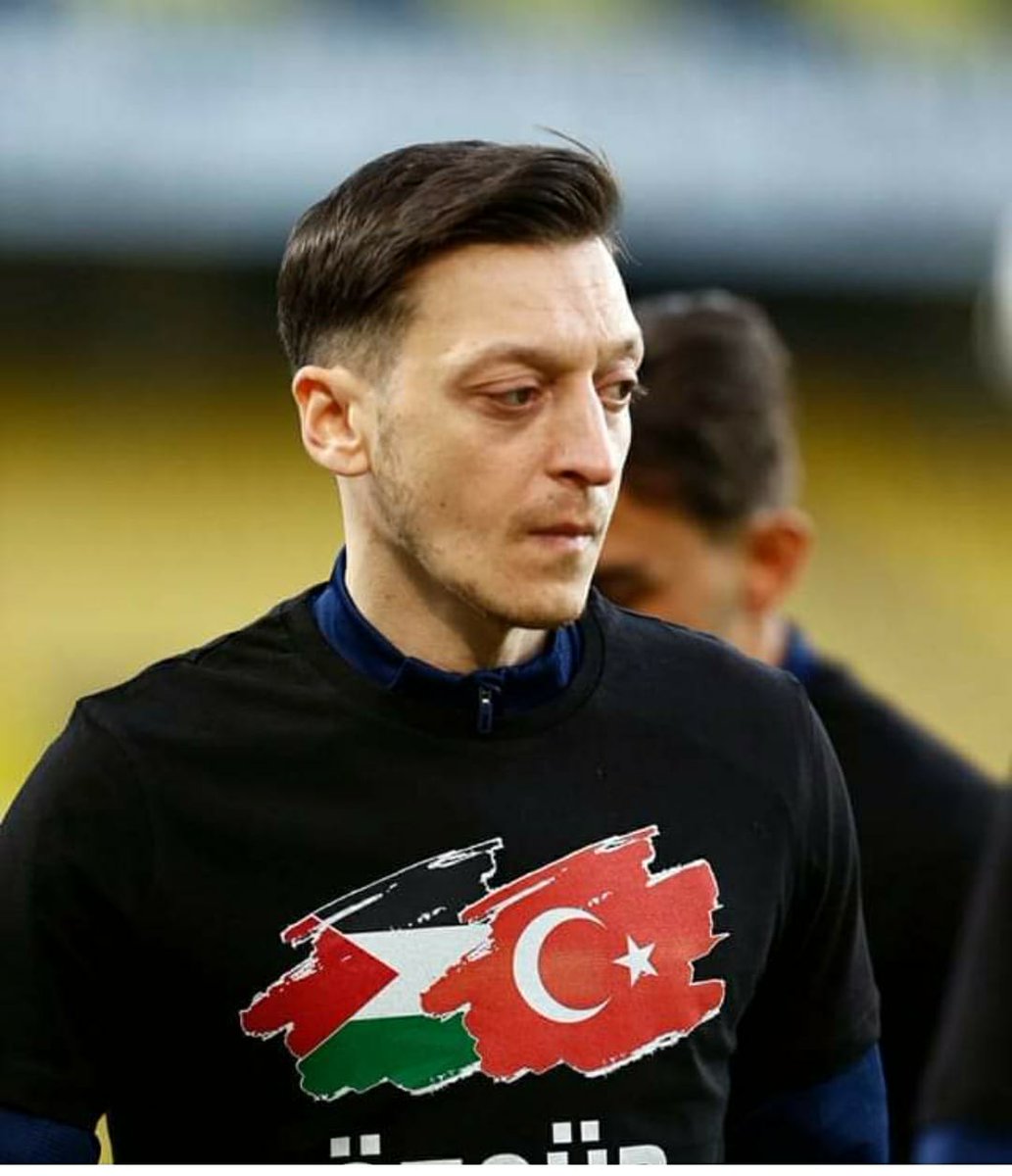 rahman_atiq's tweet photo. @OzilThings Islamophobic club simple! @MesutOzil1088 still continues to speak out, but the difference here is his new club support him. https://t.co/wmro4gyAZN