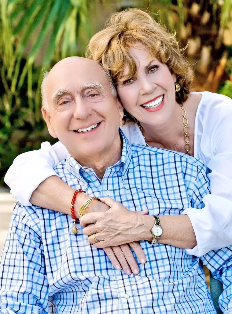 .@DickieV
Happy #GoldenAnniversary to you and Lorraine 💛
And Many More!