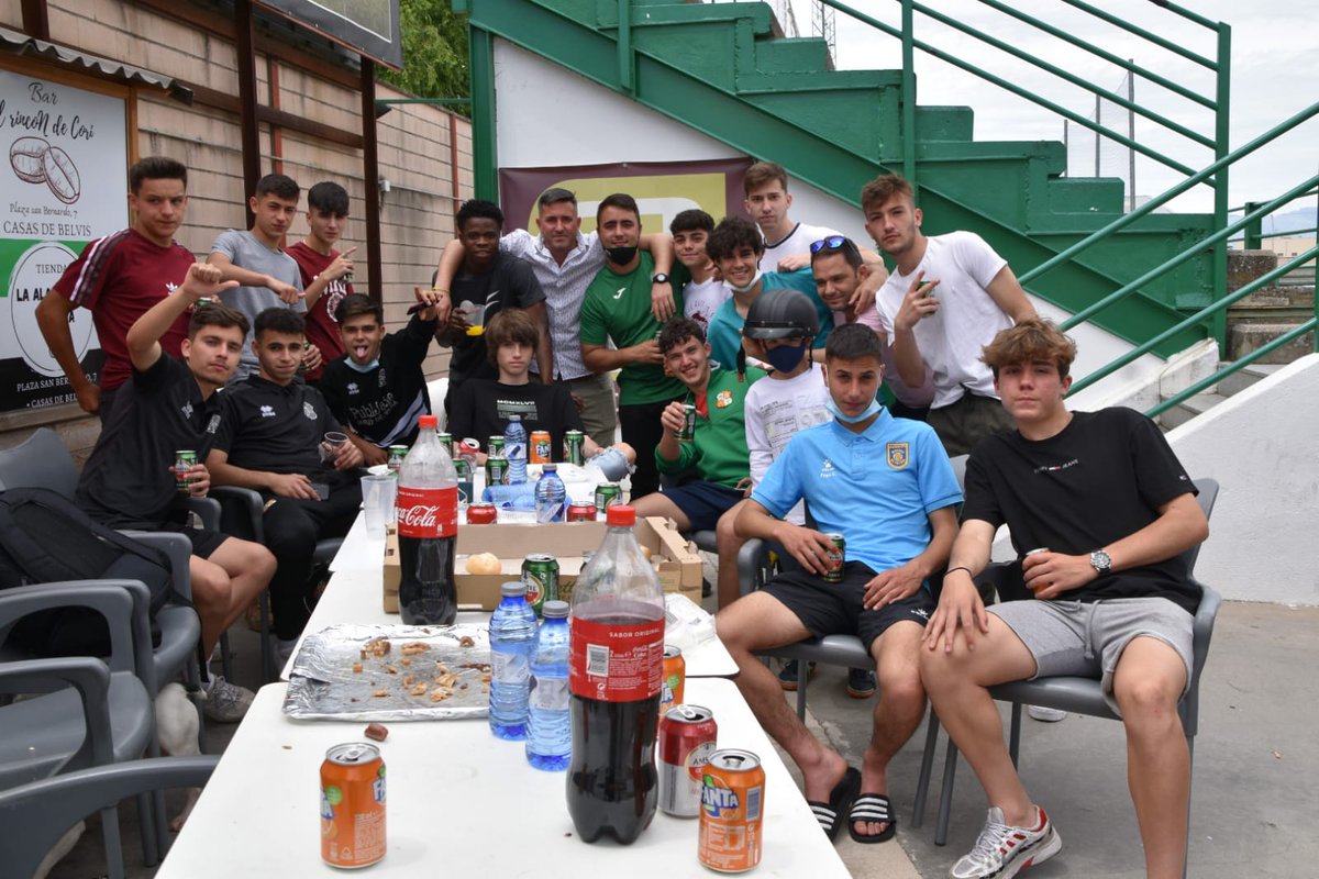 Hoy hemos despedido la temporada de nuestro Juvenil con un partido amistoso y una barbacoa por la gran temporada que han realizado. 

Enhorabuena a toda la plantilla y sus entrenadores <a href="/AlvaroDM85/">Álvaro Díaz Miranda</a> <a href="/CarlitosNDLM/">Carlitos Serrano</a>, 'Gorrilla' y Juanma.
